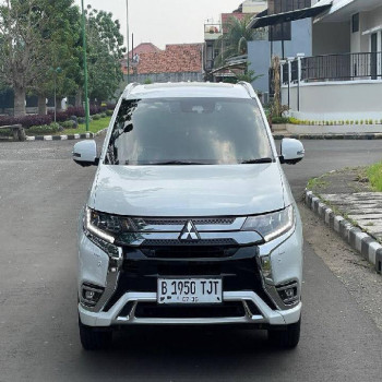 Mitsubishi Outlander PHEV 2.4L Automatic 2019