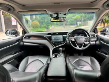 Toyota Camry 2.5L V Automatic 2019