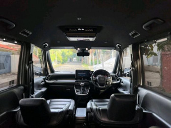 Toyota Voxy 2.0L Automatic 2022