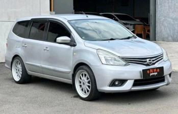Nissan Grand Livina XV Automatic 2013