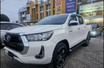 Toyota Hi-Lux DOUBLE CABIN 2.4 G (4X4) DSL M/T Manual 2023