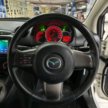 Mazda Mazda2 1.5L R Automatic 2013