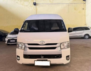 Toyota Hiace Commuter Manual 2019