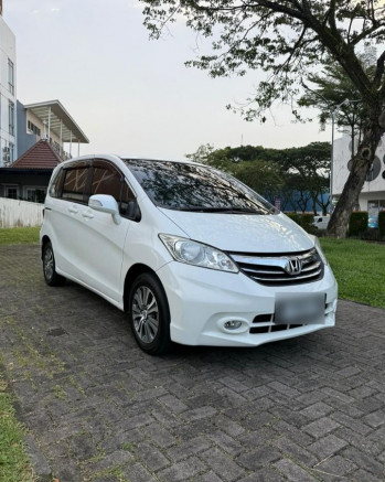 Honda Freed 1.5L E Automatic 2013