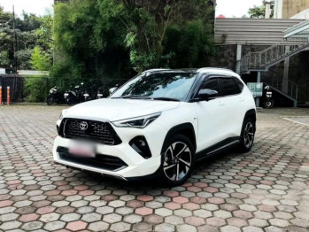 Toyota Yaris Cross 1.5 S HV CVT With GR Parts Aero Package Automatic 2024