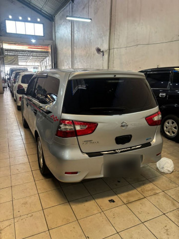 Nissan Grand Livina SV Manual 2016