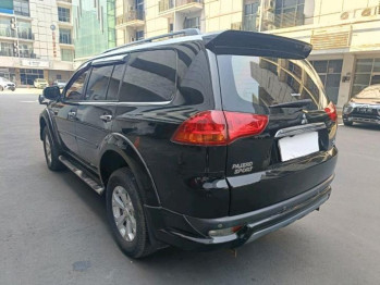 Mitsubishi Pajero Sport 2.4L Dakar 4x2 Automatic 2013