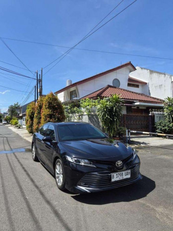 Toyota Camry 2.5L V Automatic 2020