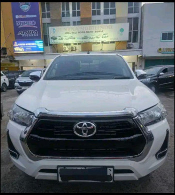 Toyota Hi-Lux DOUBLE CABIN 2.4 G (4X4) DSL M/T Manual 2023