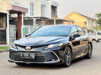 Toyota Camry 2.5L V Automatic 2021