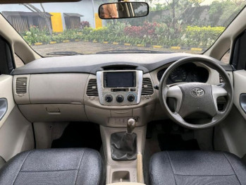 Toyota Innova 2.0L G Bensin Manual 2013