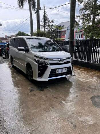 Toyota Voxy 2.0L Automatic 2020