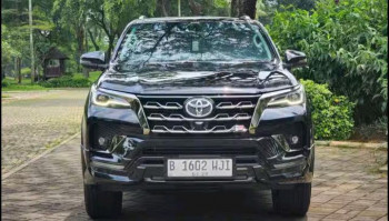 Toyota Fortuner 2.8L GR Sport 4x2 Automatic 2023