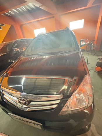 Toyota Innova 2.4L G Diesel Manual 2010