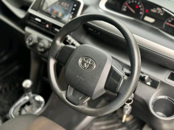 Toyota Sienta 1.5L G Automatic 2018