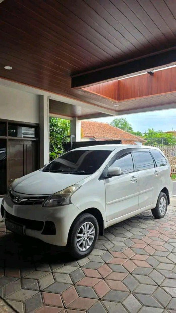 Daihatsu Xenia 1.3L R DLX Manual 2012