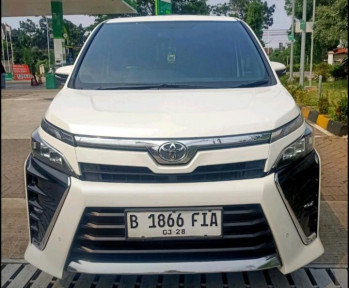 Toyota Voxy 2.0L Automatic 2017