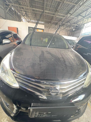 Nissan Grand Livina XV HWS Automatic 2014