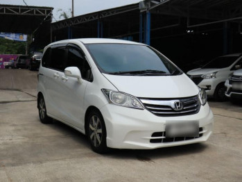 Honda Freed 1.5L E Automatic 2013
