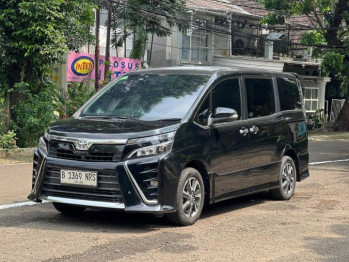 Toyota Voxy 2.0L Automatic 2018