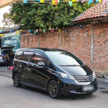 Honda Freed 1.5L E Automatic 2011