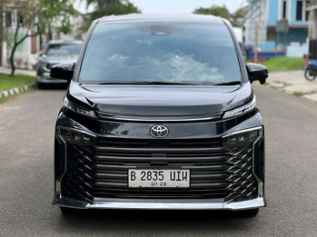 Toyota Voxy 2.0L Automatic 2023