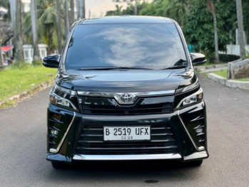 Toyota Voxy 2.0L Automatic 2018