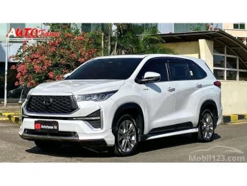 Toyota Innova 2.0L Q HV Modellista Zenix Automatic 2023