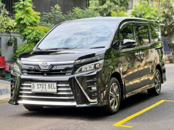 Toyota Voxy 2.0L Automatic 2019