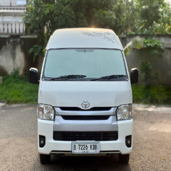 Toyota Hiace Commuter Manual 2024