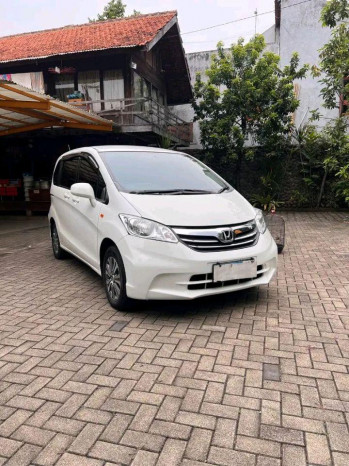 Honda Freed 1.5L S Automatic 2012