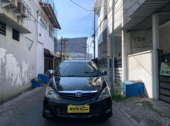 Toyota Innova 2.5L G Diesel Automatic 2011