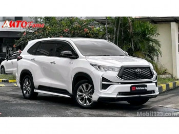 Toyota Innova 2.0L Q HV Modellista Zenix Automatic 2023