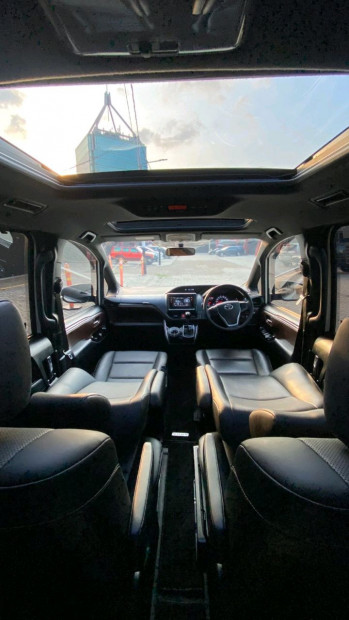 Toyota Voxy 2.0L Automatic 2021